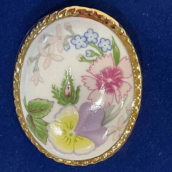 Aynsley Floral Design Brooch - Picture 5 of 5